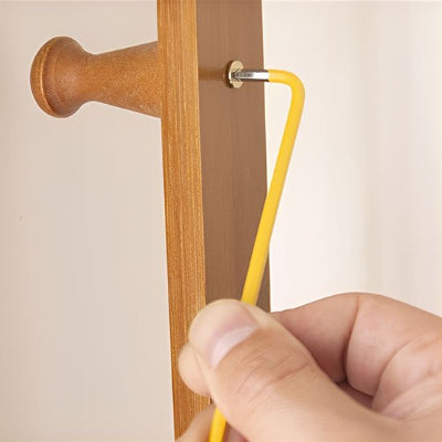 cle allen vissage dans patere