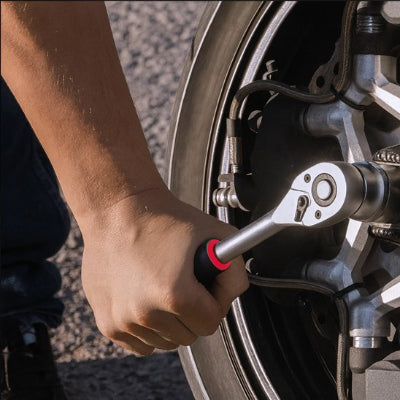 cle a cliquet​ bricolage roue de voiture