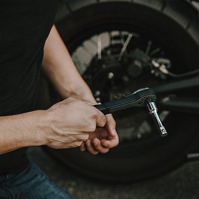 cle a douille bricolage roue voiture