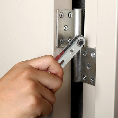 cle plate a cliquet pour mise en place de charnieres