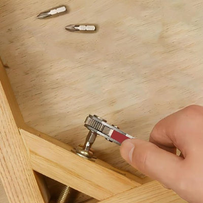 cle plate a cliquet vissage dans coin en bois