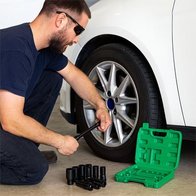 coffret a douilles pour reparation roue voiture