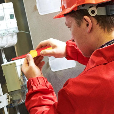 tournevis electricien intervention sur compteur electrique