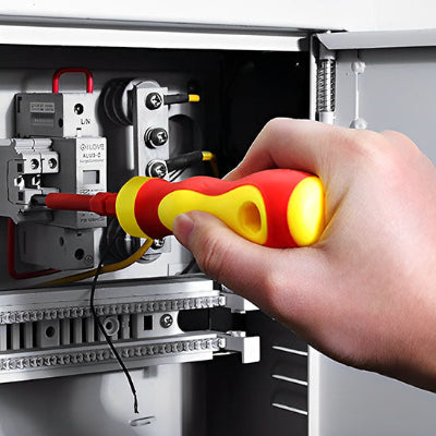tournevis electricien intervention sur tableau electrique