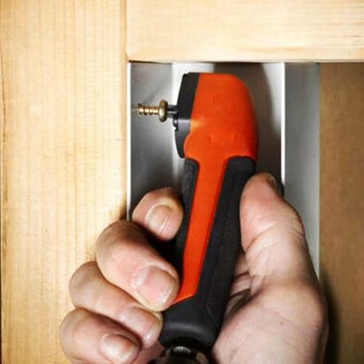 tournevis electrique fixation vis dans angle porte