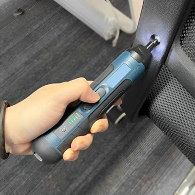 tournevis electrique vissage d une vis d enceinte