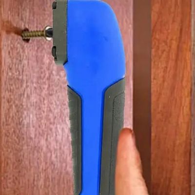 tournevis electrique vissage dans plaque de bois